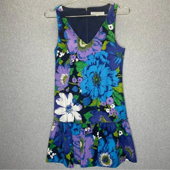 Trina Turk Colorful Bold Dark Floral Ruffled Hem Panel V Neck Shift Dress - Picture 1 of 5